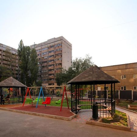 Cozy Studio In The Best Area! 4 Алма Ата Екстериор снимка